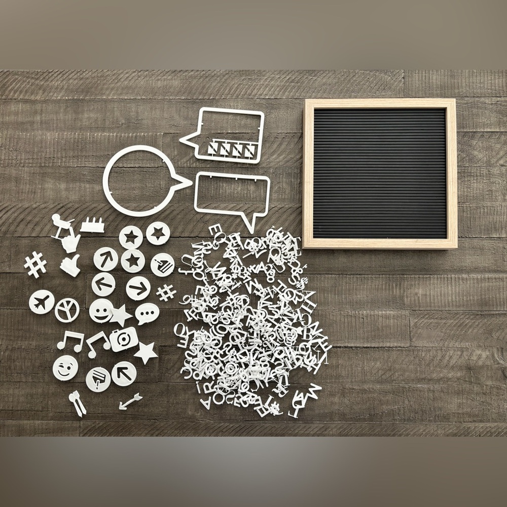 Target Felt Letterboard with Letters, Symbols & Speech Bubbles